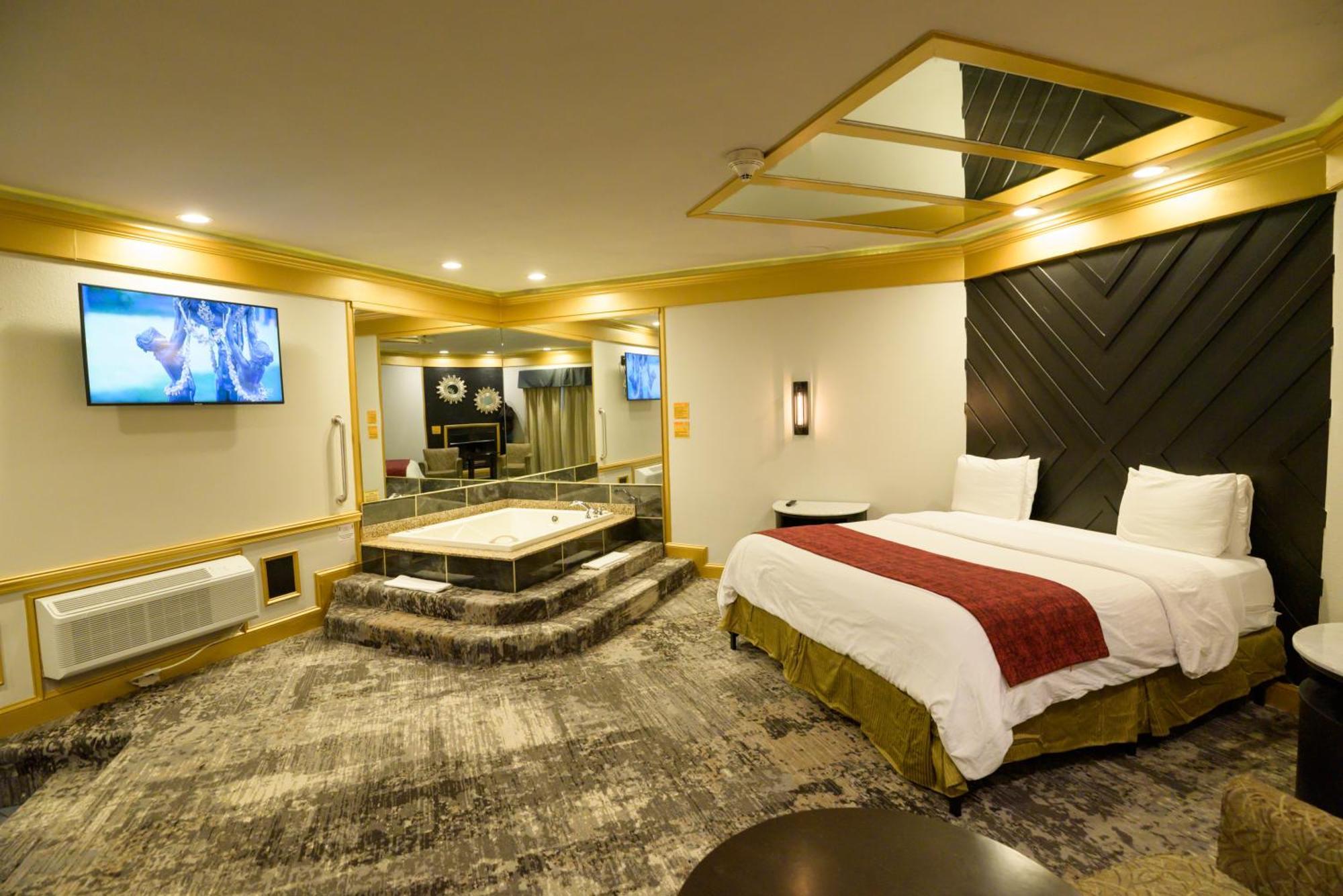 Executive King Suite Jacuzzi Fireplace,1758349530:JPEG